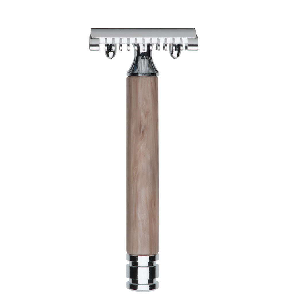 

"Fatip Noble Horn Safety Razor with Horn Effect"