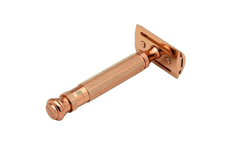 

The Pearl Shaving L-55CC Safety Razor in Mellow Apricot features a closed comb design.