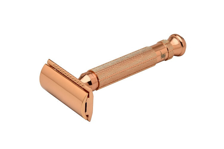 

The Pearl Shaving L-55CC Safety Razor in Mellow Apricot features a closed comb design.