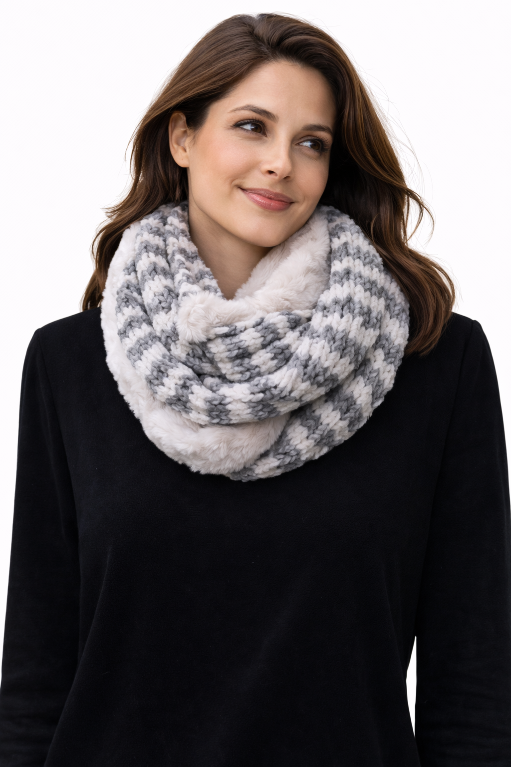 Ring-Schal aus grauem und weißem Strick mit Fell-Effekt-Einsatz