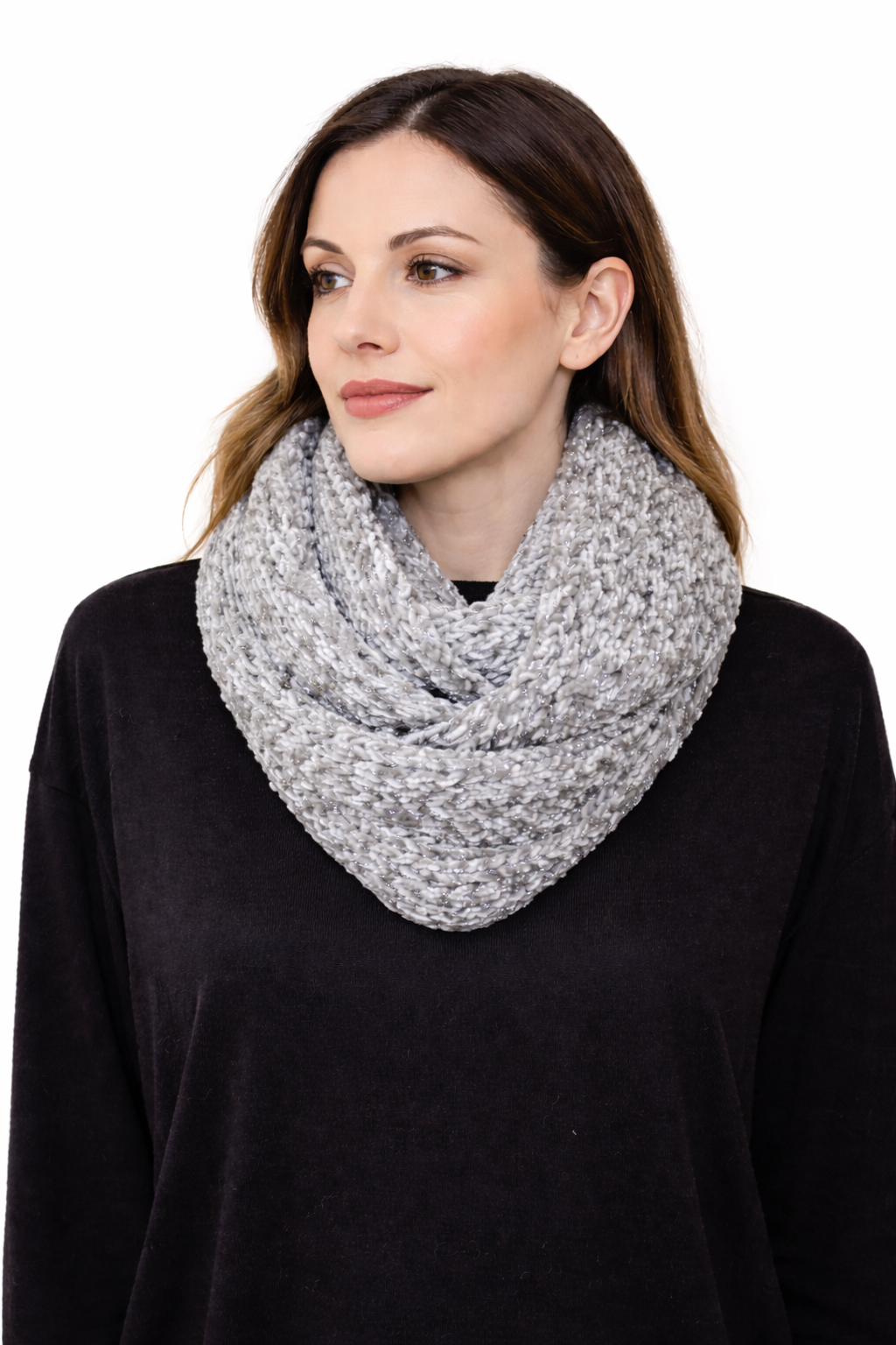 Grauer Strickschlauchschal mit glänzendem Effektgarn