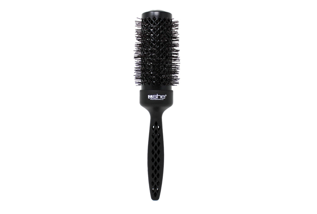 

She is a Professional Thermal Round Brush with a diameter of 43, model FB643.